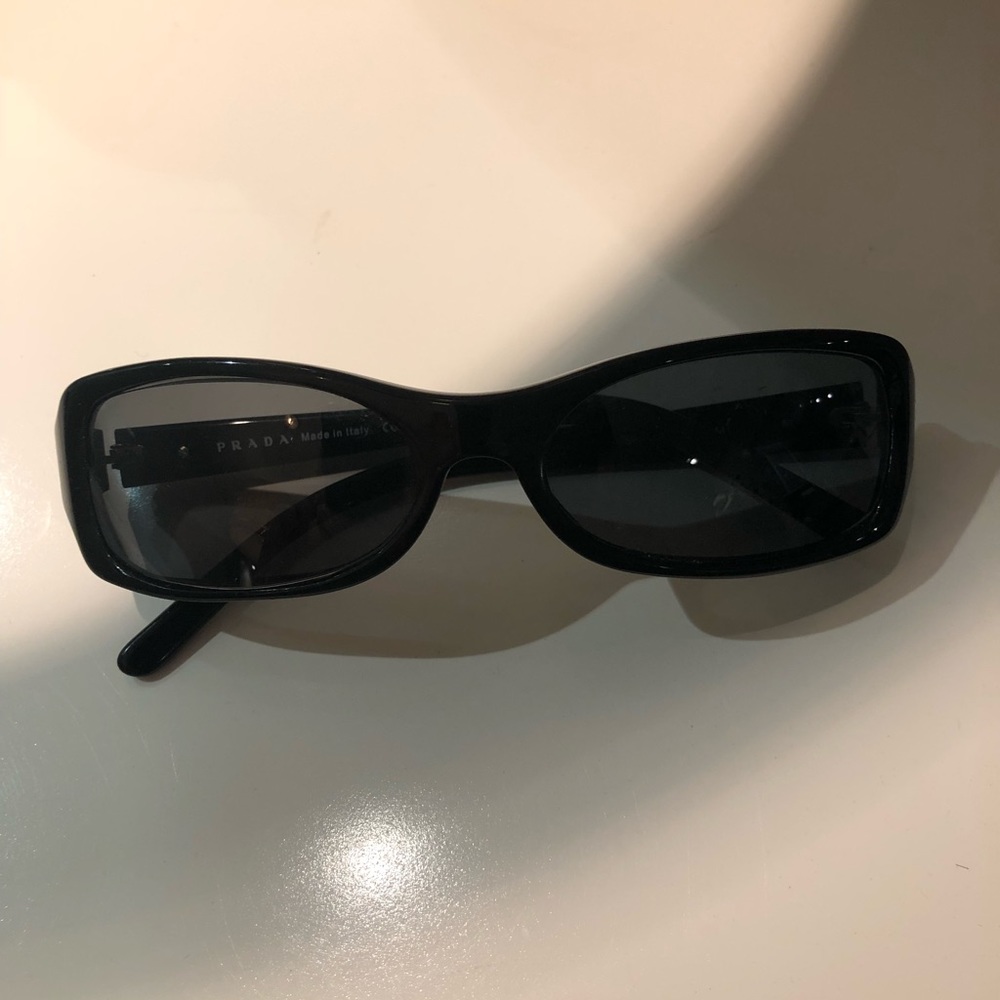 Authentic! Prada Ladies Sunnies. Sold with case